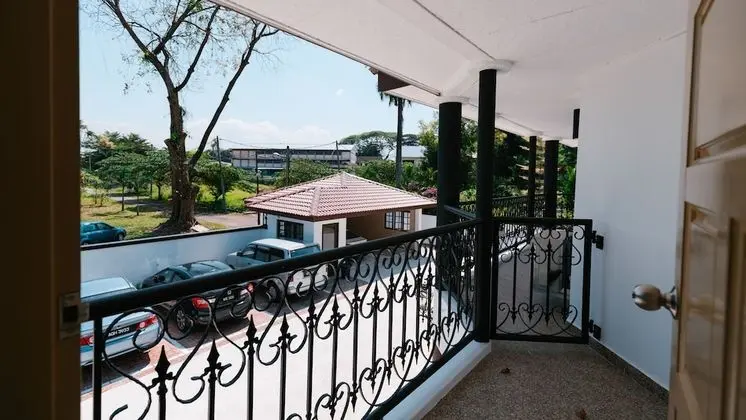Deluxe Tek Büyük Yataklı Oda, Balkon, Bahçe Manzaralı