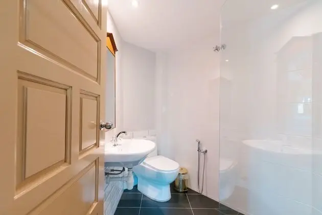 Deluxe Tek Büyük Yataklı Oda, Balkon, Bahçe Manzaralı