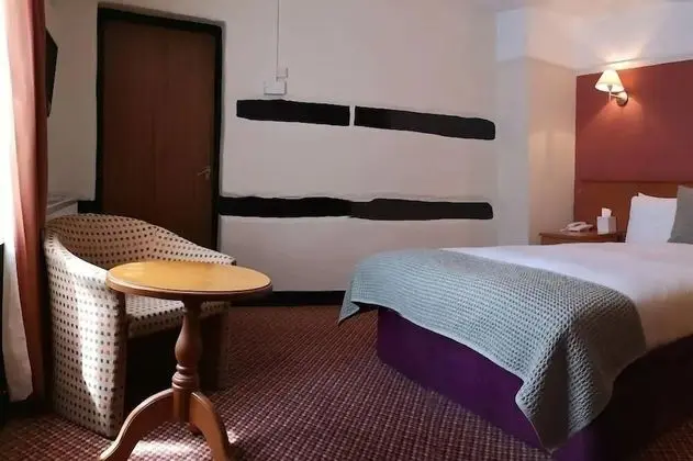 Standard Tek Büyük Yataklı Oda