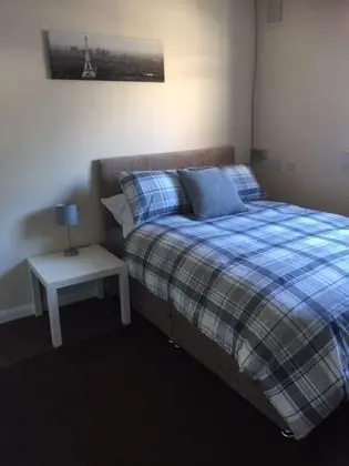 Tek Büyük Yataklı Oda, Ortak Banyo