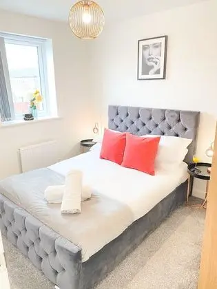 City Tek Büyük Yataklı Oda