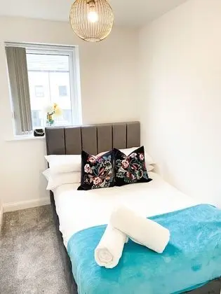 City Tek Büyük Yataklı Oda