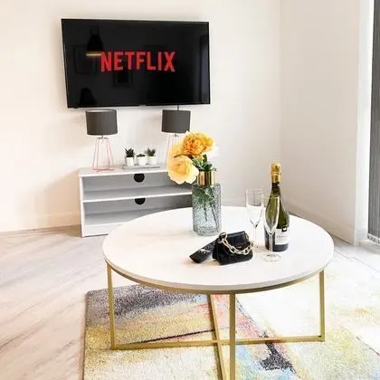 City Tek Büyük Yataklı Oda