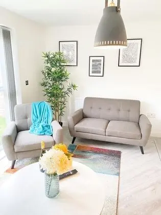 City Tek Büyük Yataklı Oda