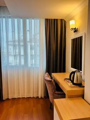 Triple, Şehir Manzaralı