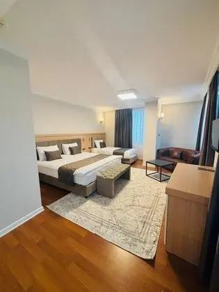 Triple, Şehir Manzaralı