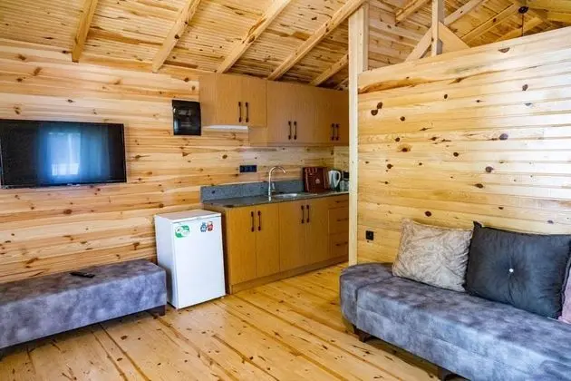 https://images.odamax.com/img/1024x768/odamax/image/upload/Tugay_Hotel_202604102012413_Bungalow4.jpeg