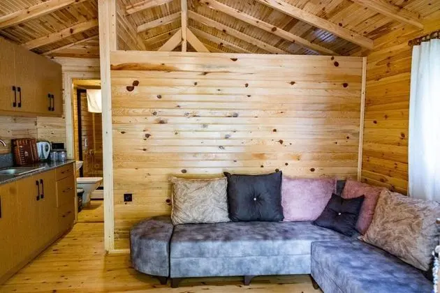 https://images.odamax.com/img/1024x768/odamax/image/upload/Tugay_Hotel_202604102012416_Bungalow5.jpeg