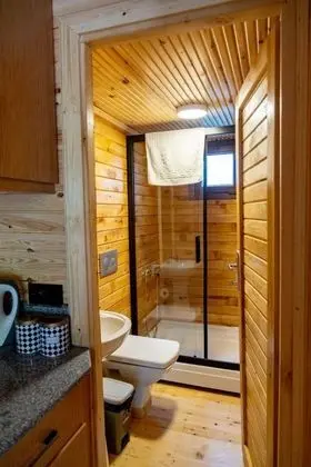 https://images.odamax.com/img/1024x768/odamax/image/upload/Tugay_Hotel_202604102012421_Bungalow7.jpeg
