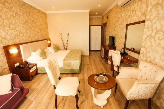 Tek Kişilik, Avlu Manzaralı