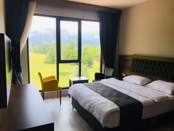Çift Kişilik, Orman Manzaralı
