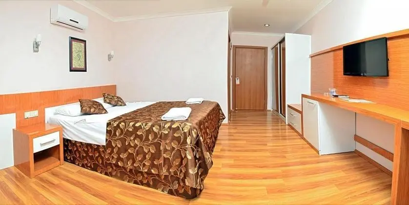 Standart Oda, Kısmı Deniz veya Havuz Manzaralı