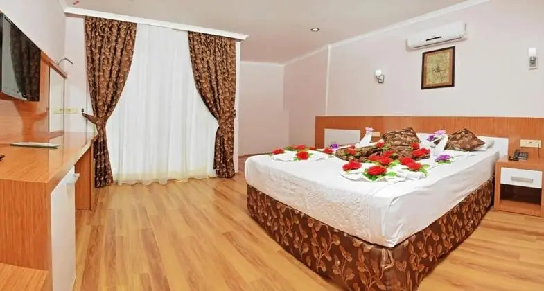 Standart Oda, Kısmı Deniz veya Havuz Manzaralı