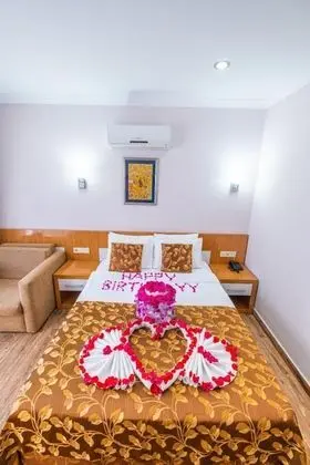 Standart Oda, Kısmı Deniz veya Havuz Manzaralı