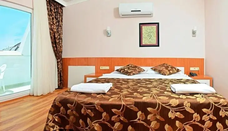Standart Oda, Kısmı Deniz veya Havuz Manzaralı
