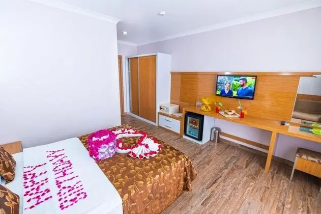 Standart Oda, Kısmı Deniz veya Havuz Manzaralı
