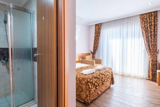 Standart Oda, Kısmı Deniz Veya Havuz Manzaralı