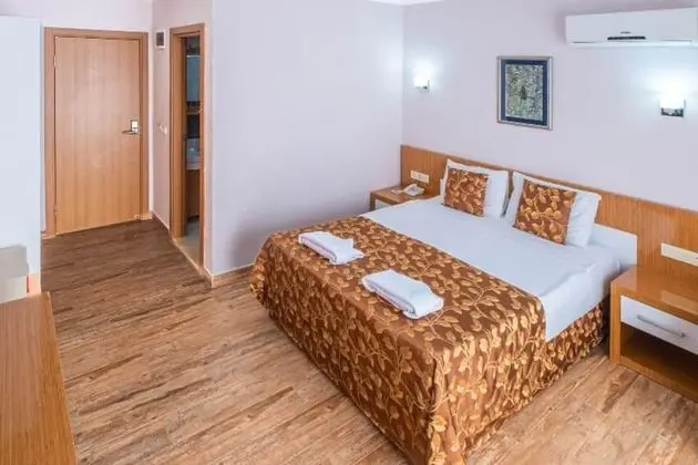Standart Oda, Kısmı Deniz Veya Havuz Manzaralı