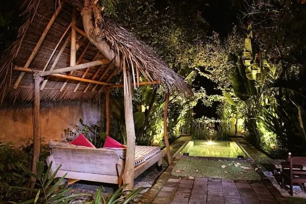 Honeymoon Süit, Okyanusa Sıfır (Bhagavat Gita)
