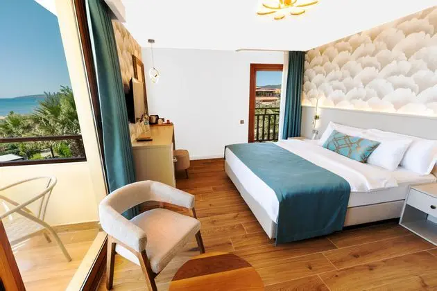 https://images.etstur.com/imgproxy/resize/2560x1440/files/images/hotelImages/etsrooms/439/TUI_BLUE_Angora_Beach_20250521173549_5.jpg