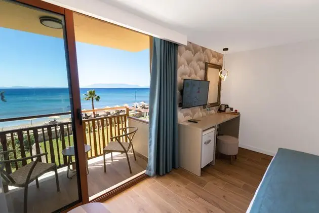 https://images.etstur.com/imgproxy/resize/2560x1440/files/images/hotelImages/etsrooms/439/TUI_BLUE_Angora_Beach_20250521173551_6.jpg