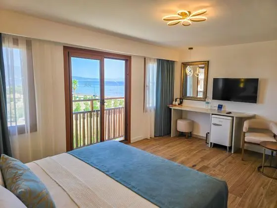 https://images.etstur.com/imgproxy/resize/2560x1440/files/images/hotelImages/etsrooms/439/TUI_BLUE_Angora_Beach_Adult_Only__16_20260119123307_0.jpg