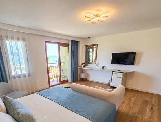 https://images.etstur.com/imgproxy/resize/2560x1440/files/images/hotelImages/etsrooms/439/TUI_BLUE_Angora_Beach_Adult_Only__16_20260119123308_1.jpg