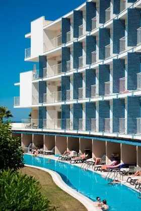 https://images.etstur.com/imgproxy/resize/2560x1440/files/images/hotelImages/etsrooms/3/Tui_Blue_Barut_Andiz_Adult_Only_20260122165535_4.jpg