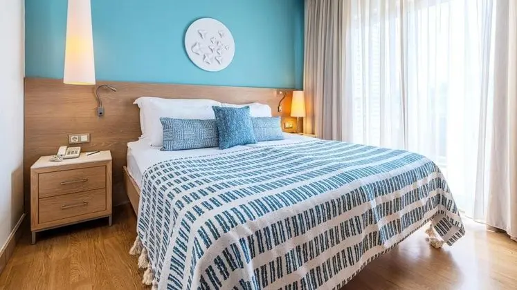 Junior Suite, Havuz veya Bahçe Manzaralı, Jakuzili ve Balkonlu
