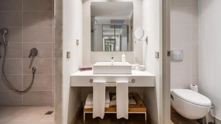 Junior Suite, Havuz veya Bahçe Manzaralı, Jakuzili ve Balkonlu