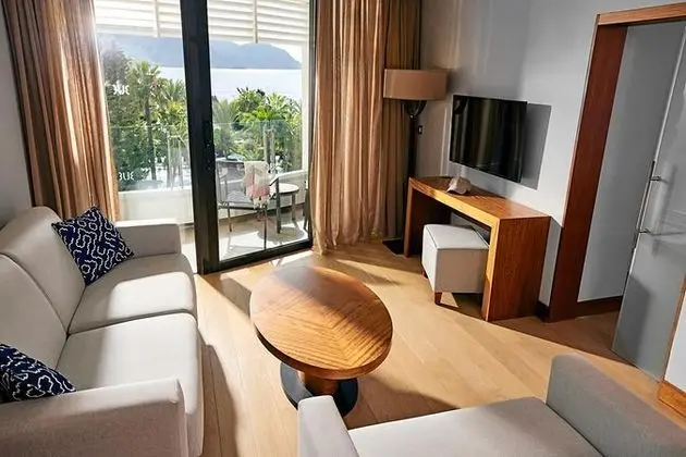Delüks Deniz Manzaralı Suit