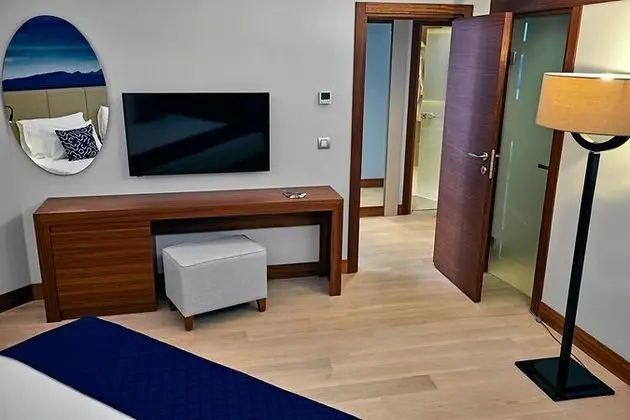 Delüks Deniz Manzaralı Suit
