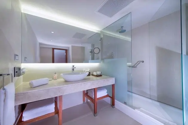 https://imagessl.etstur.com/files/images/hotelImages/TR/51319/l/D-Resort-Grand-Azur-Marmaris-Oda-31613.JPG