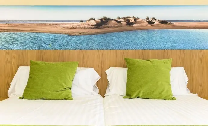 Club Tek Büyük Yataklı Oda