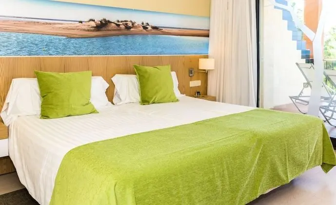 Club Tek Büyük Yataklı Oda