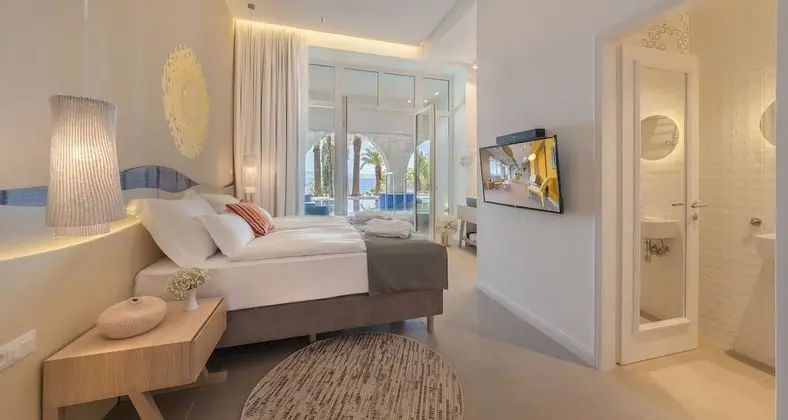 Deluxe Junior Suite, Swim-up Pool