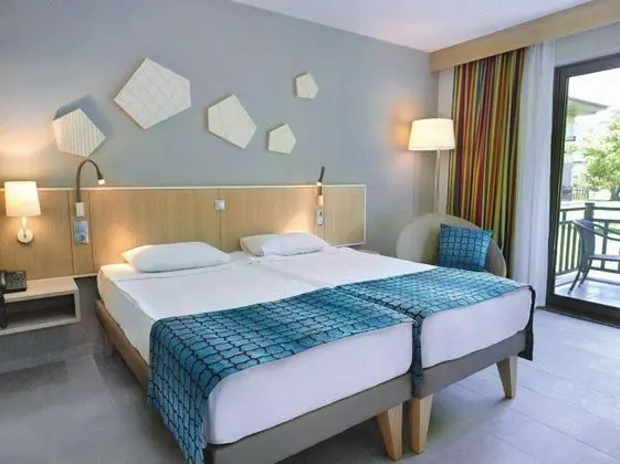 https://images.etstur.com/imgproxy/resize/2560x1440/files/images/hotelImages/etsrooms/630/TUI_BLUE_Palm_Garden_20251031115514_3.jpg