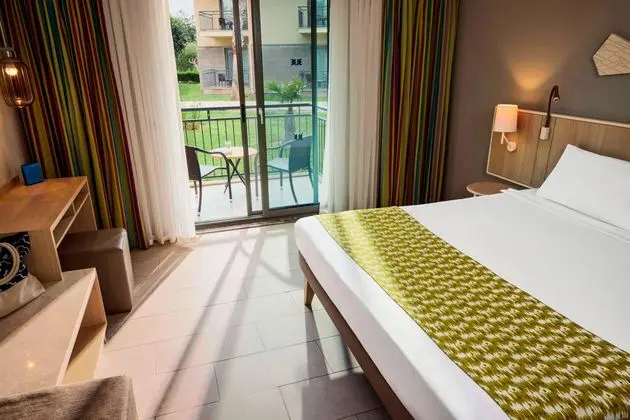https://images.etstur.com/imgproxy/resize/2560x1440/files/images/hotelImages/etsrooms/630/TUI_BLUE_Palm_Garden_20251031115720_8.jpg