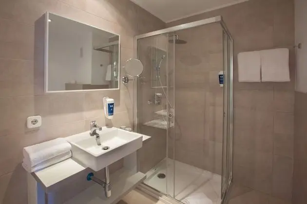 Tek Büyük Yataklı Oda, Havuz Manzaralı (2 Adults)