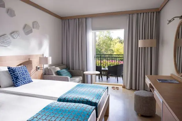 https://images.etstur.com/imgproxy/resize/2560x1440/files/images/hotelImages/etsrooms/631/TUI_BLUE_Sarigerme_Park_20251027171502_0.jpg