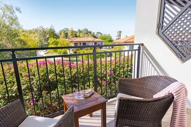 https://images.etstur.com/imgproxy/resize/2560x1440/files/images/hotelImages/etsrooms/631/TUI_BLUE_Sarigerme_Park_20251027173012_2.jpg