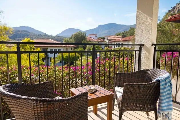 https://images.etstur.com/imgproxy/resize/2560x1440/files/images/hotelImages/etsrooms/631/TUI_BLUE_Sarigerme_Park_20251027173528_0.jpg