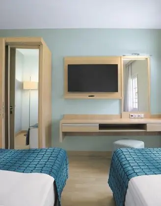 https://images.etstur.com/imgproxy/resize/2560x1440/files/images/hotelImages/etsrooms/631/TUI_BLUE_Sarigerme_Park_20251027180334_0.jpg