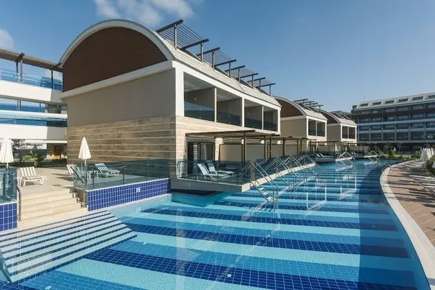 Standard Oda (Lake House)
