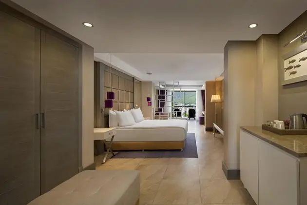 https://images.etstur.com/imgproxy/resize/2560x1440/files/images/hotelImages/etsrooms/130/Rixos_Beldibi_-_Tui_Magic_Life_20250624150804_0.jpg