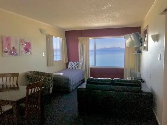 Standard Süit, 1 Yatak Odası (Lakeview Suite)