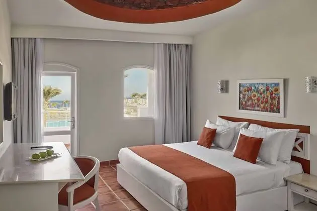 Standard Oda, Havuz Manzaralı (Superior, King or Twin Bed)