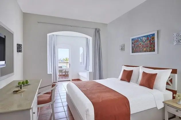 Standard Oda, Havuz Manzaralı (Superior, King or Twin Bed)