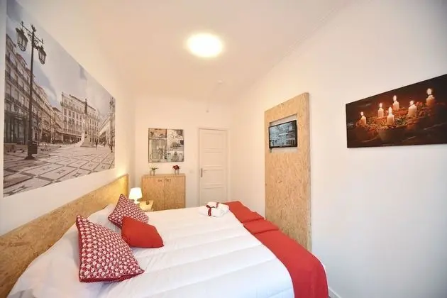 Tek Büyük veya İki Ayrı Yataklı Oda, Ortak Banyo