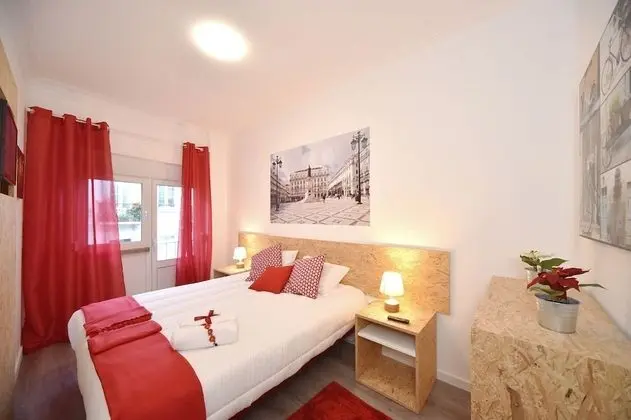 Tek Büyük veya İki Ayrı Yataklı Oda, Ortak Banyo